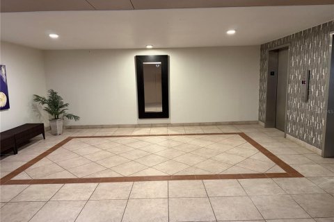 Condo in Saint Petersburg, Florida, 2 bedrooms  № 2323289 - photo 5
