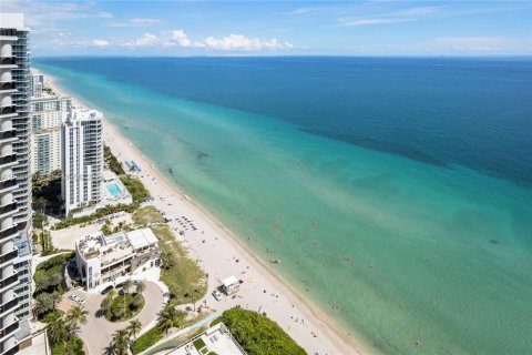 Condo in Hallandale Beach, Florida, 1 bedroom  № 2052937 - photo 17