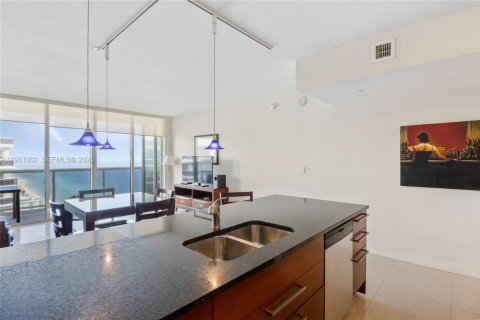 Condo in Hallandale Beach, Florida, 1 bedroom  № 2052937 - photo 7