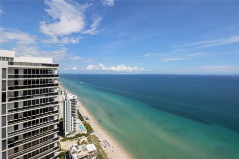 Condo in Hallandale Beach, Florida, 1 bedroom  № 2052937 - photo 16
