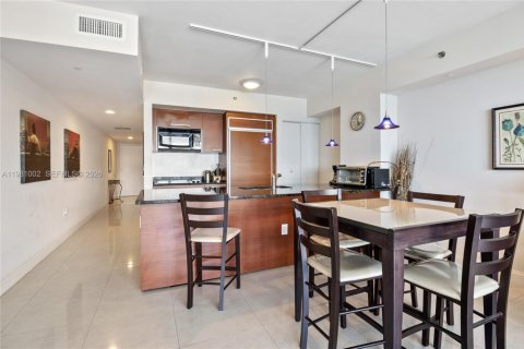Condo in Hallandale Beach, Florida, 1 bedroom  № 2052937 - photo 5