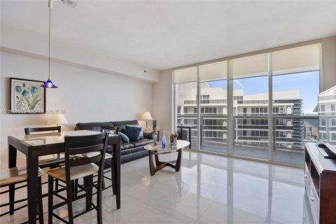 Condo in Hallandale Beach, Florida, 1 bedroom  № 2052937 - photo 4