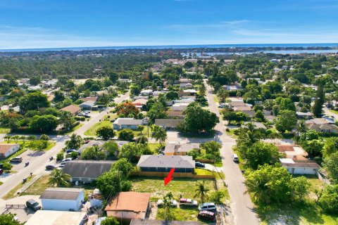 Commercial property in Lake Worth, Florida № 2250213 - photo 9