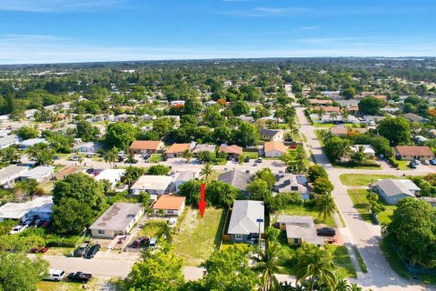 Commercial property in Lake Worth, Florida № 2250213 - photo 11
