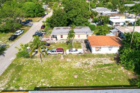 Commercial property in Lake Worth, Florida № 2250213 - photo 4
