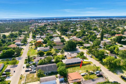 Commercial property in Lake Worth, Florida № 2250213 - photo 10