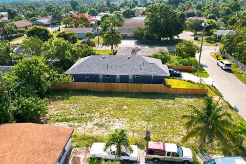 Commercial property in Lake Worth, Florida № 2250213 - photo 8