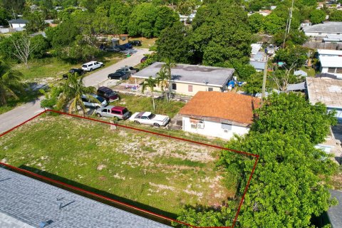 Commercial property in Lake Worth, Florida № 2250213 - photo 5