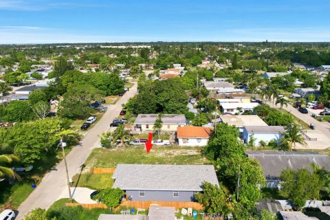 Commercial property in Lake Worth, Florida № 2250213 - photo 16
