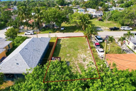 Commercial property in Lake Worth, Florida № 2250213 - photo 6