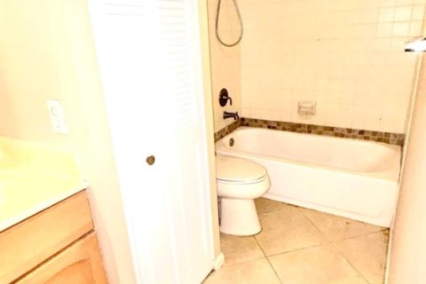 Townhouse in Palm Beach Gardens, Florida 2 bedrooms, 138.24 sq.m. № 2086974 - photo 13