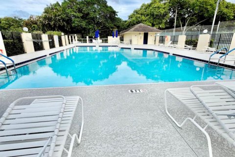 Townhouse in Palm Beach Gardens, Florida 2 bedrooms, 138.24 sq.m. № 2086974 - photo 17