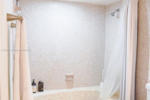 Купить кондоминиум в Уэстон, Флорида 2 спальни, 114.73м2, № 1874792 - фото 17