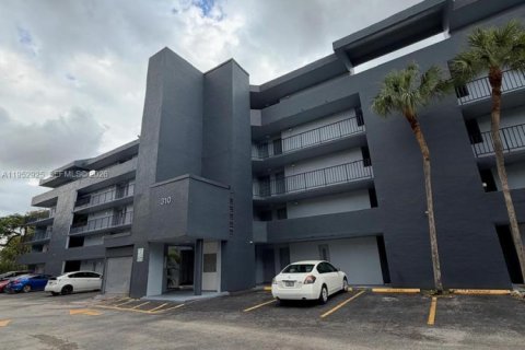 Condominio en Miami, Florida, 2 dormitorios  № 2008223