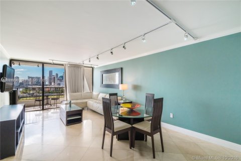 Copropriété à louer à Miami, Floride: 1 chambre, 78.04 m2 № 1986338 - photo 4