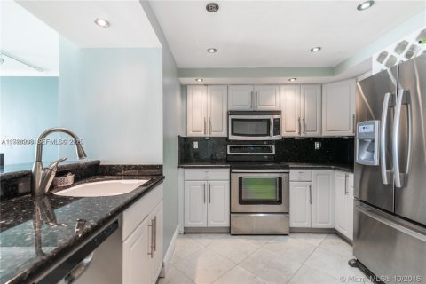 Copropriété à louer à Miami, Floride: 1 chambre, 78.04 m2 № 1986338 - photo 8