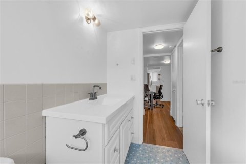 Condo in Maitland, Florida, 1 bedroom № 2143090 - photo 16