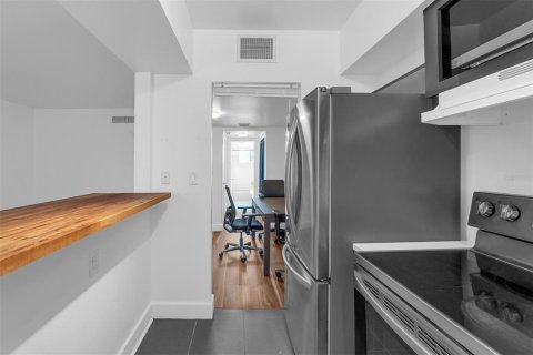 Condo in Maitland, Florida, 1 bedroom № 2143090 - photo 14