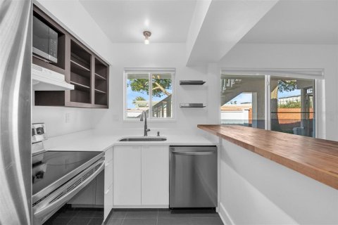 Condo in Maitland, Florida, 1 bedroom № 2143090 - photo 12
