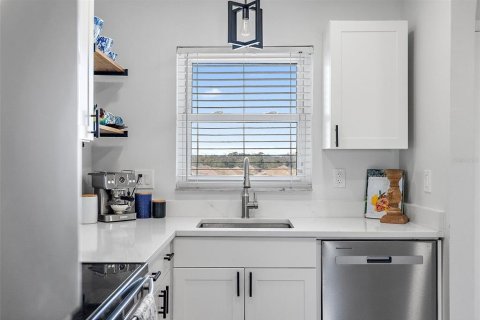 Condominio en venta en New Port Richey, Florida, 1 dormitorio, 65.22 m2 № 1723018 - foto 11