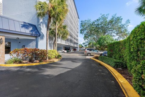 Condominio en venta en New Port Richey, Florida, 1 dormitorio, 65.22 m2 № 1723018 - foto 2