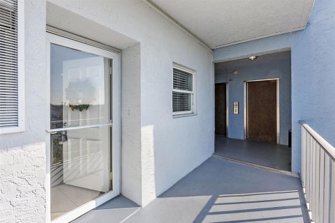 Condominio en venta en New Port Richey, Florida, 1 dormitorio, 65.22 m2 № 1723018 - foto 17