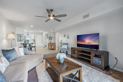 Condominio en venta en New Port Richey, Florida, 1 dormitorio, 65.22 m2 № 1723018 - foto 25