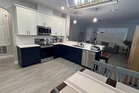 House in Orlando, Florida 4 bedrooms, 240.06 sq.m. № 1718522 - photo 2