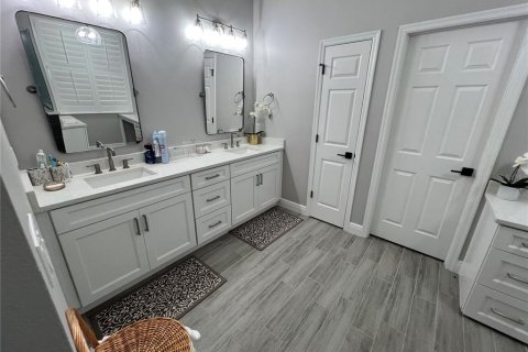 House in Orlando, Florida 4 bedrooms, 240.06 sq.m. № 1718522 - photo 9