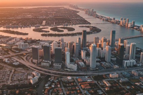 Кондоминиум с 194 спальнями в Флорида-Сити, Флорида № 1993441