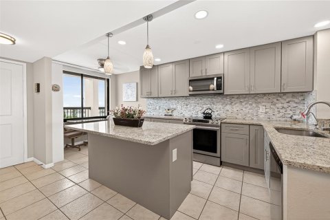 Condo in Saint Pete Beach, Florida, 2 bedrooms  № 2107685 - photo 4
