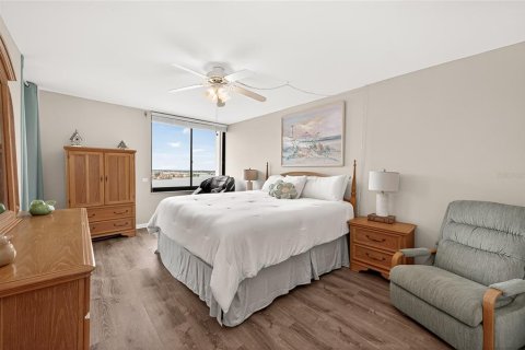 Condo in Saint Pete Beach, Florida, 2 bedrooms  № 2107685 - photo 22