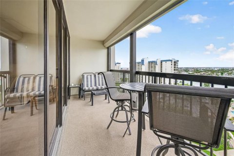 Condo in Saint Pete Beach, Florida, 2 bedrooms  № 2107685 - photo 18