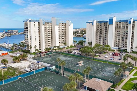 Condo in Saint Pete Beach, Florida, 2 bedrooms  № 2107685 - photo 28