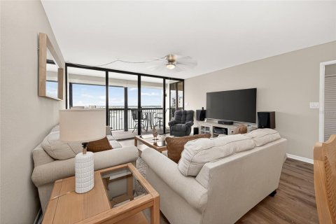 Condo in Saint Pete Beach, Florida, 2 bedrooms  № 2107685 - photo 14