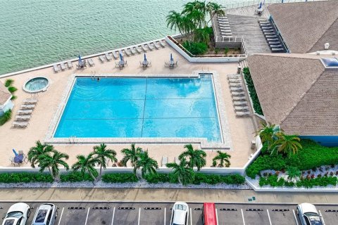 Condo in Saint Pete Beach, Florida, 2 bedrooms  № 2107685 - photo 29