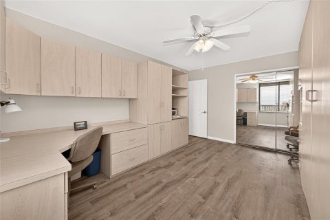 Condo in Saint Pete Beach, Florida, 2 bedrooms  № 2107685 - photo 21