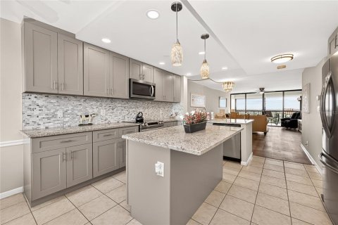 Condo in Saint Pete Beach, Florida, 2 bedrooms  № 2107685 - photo 3