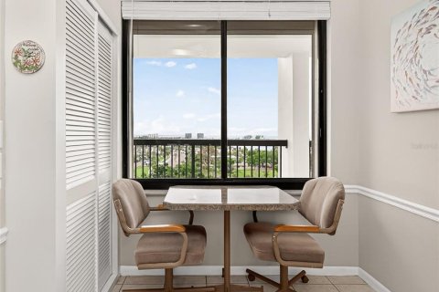 Condo in Saint Pete Beach, Florida, 2 bedrooms  № 2107685 - photo 9