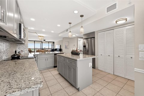 Condo in Saint Pete Beach, Florida, 2 bedrooms  № 2107685 - photo 6
