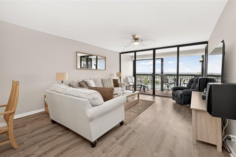 Condo in Saint Pete Beach, Florida, 2 bedrooms  № 2107685 - photo 13