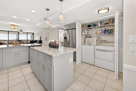 Condo in Saint Pete Beach, Florida, 2 bedrooms  № 2107685 - photo 7