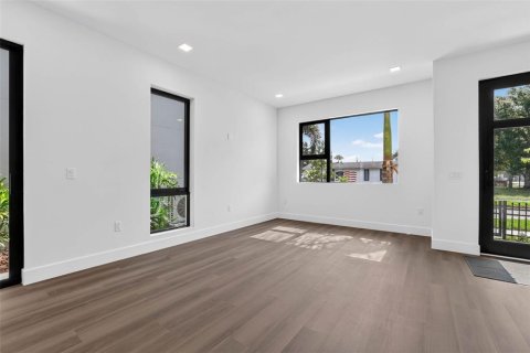 Touwnhouse à vendre à Saint Petersburg, Floride: 2 chambres, 130.06 m2 № 2238489 - photo 12