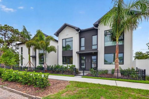 Touwnhouse à vendre à Saint Petersburg, Floride: 2 chambres, 130.06 m2 № 2238489 - photo 2