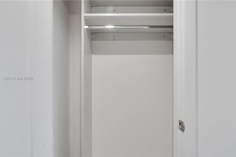 Apartamento en alquiler en Miami, Florida, 3 dormitorios, 187.85 m2 № 2027425 - foto 22