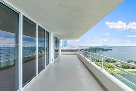 Apartamento en alquiler en Miami, Florida, 3 dormitorios, 187.85 m2 № 2027425 - foto 28