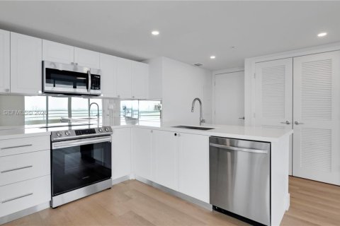 Apartamento en alquiler en Miami, Florida, 3 dormitorios, 187.85 m2 № 2027425 - foto 16