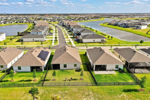 Casa en venta en Port St. Lucie, Florida, 3 dormitorios, 184.69 m2 № 2074674 - foto 2