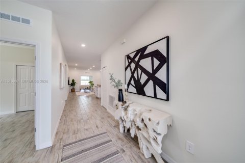 Casa en venta en Port St. Lucie, Florida, 3 dormitorios, 184.69 m2 № 2074674 - foto 7