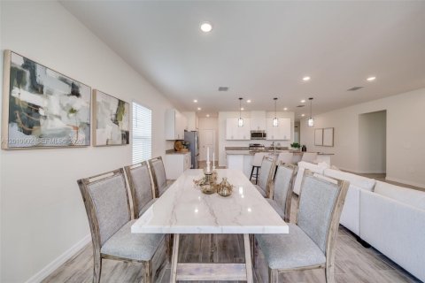 Casa en venta en Port St. Lucie, Florida, 3 dormitorios, 184.69 m2 № 2074674 - foto 10